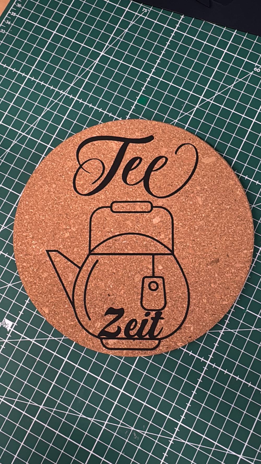 Korkuntersetzer mit Teekannen-Motiv und Schriftzug Tee-Zeit